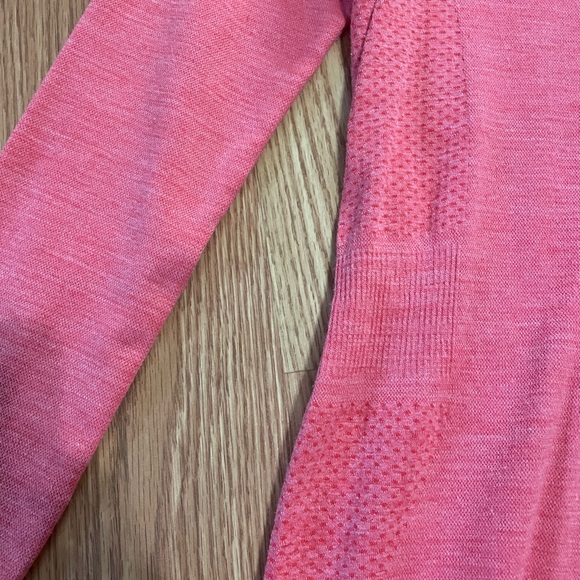 The North Face long sleeve top, worn once! Very slimming fit :) - Picture 4 of 8